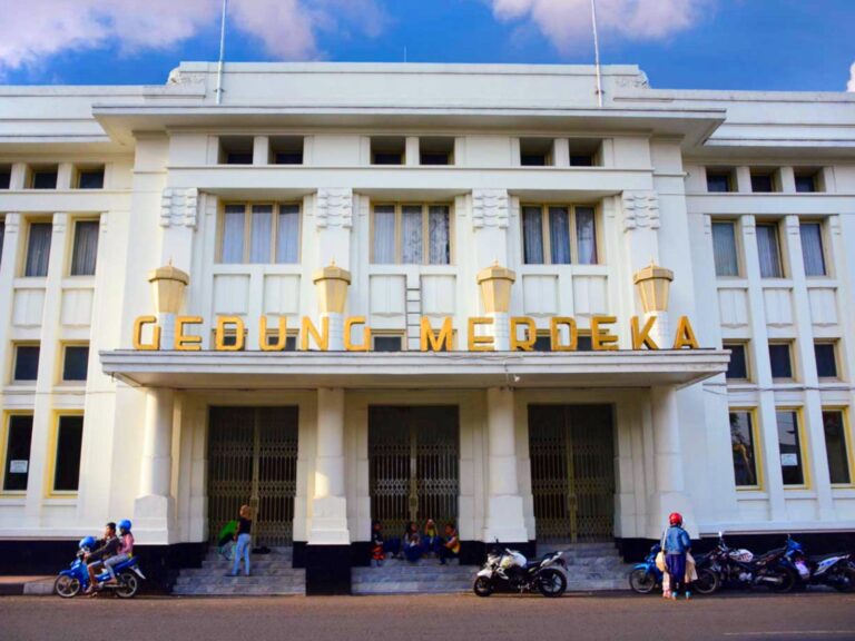 Bangunan gedung merdeka bandung