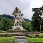 Keasrian Kebun Raya Bali Berpadu dengan Indahnya Patung