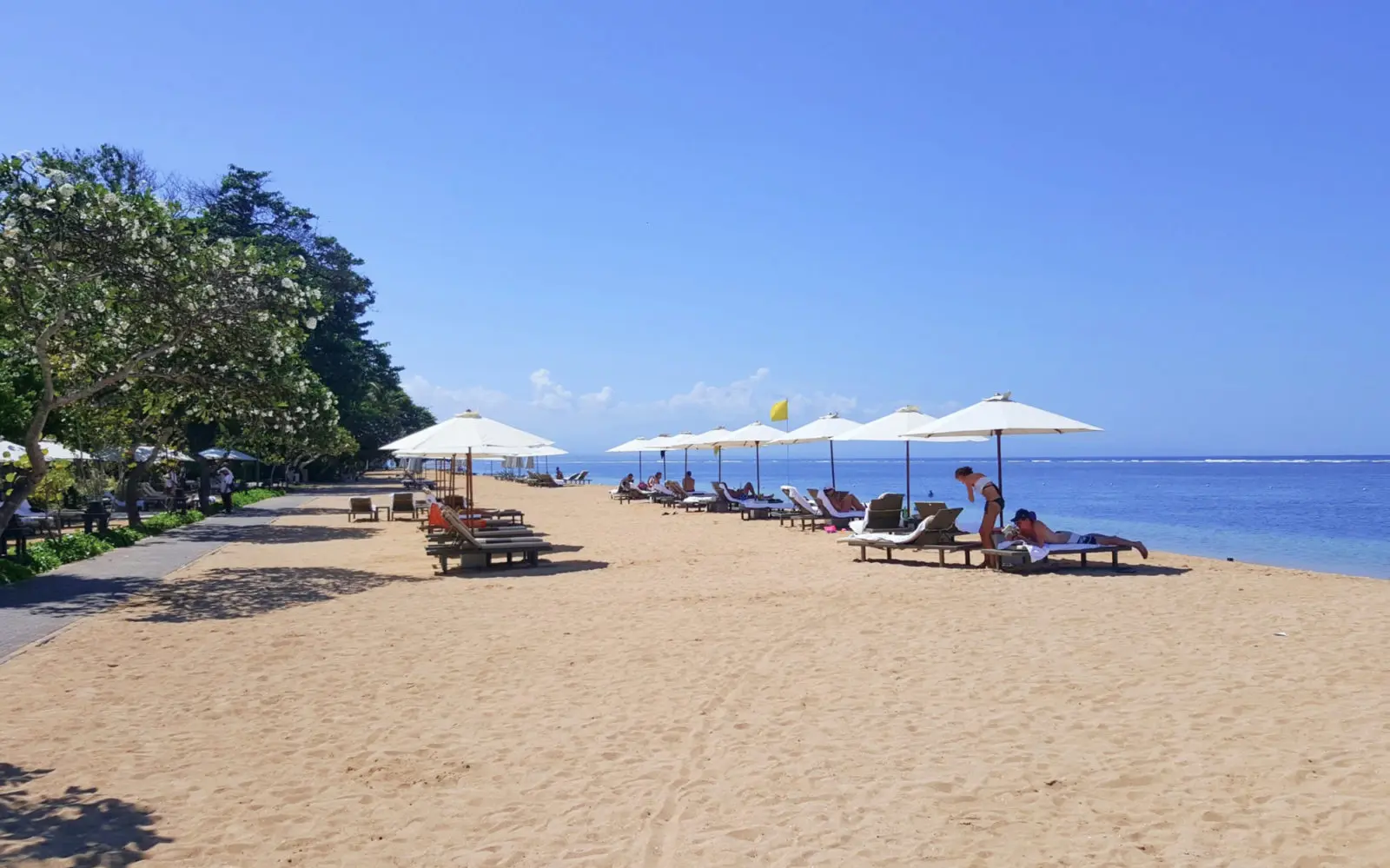 area tepi pantai sanur
