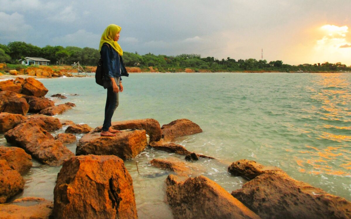 keindahan pantai sowan tuban