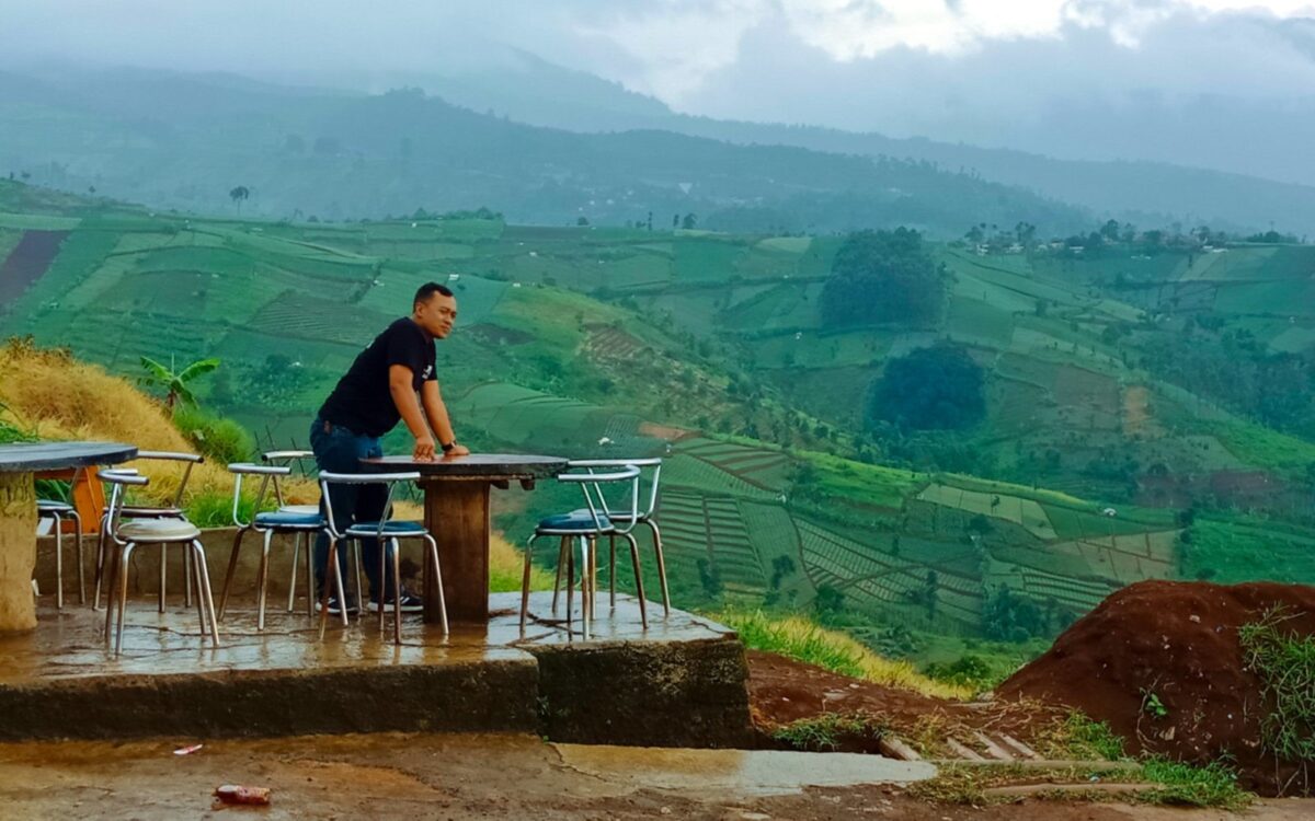 Pemandangan perbukitan caringin tilu