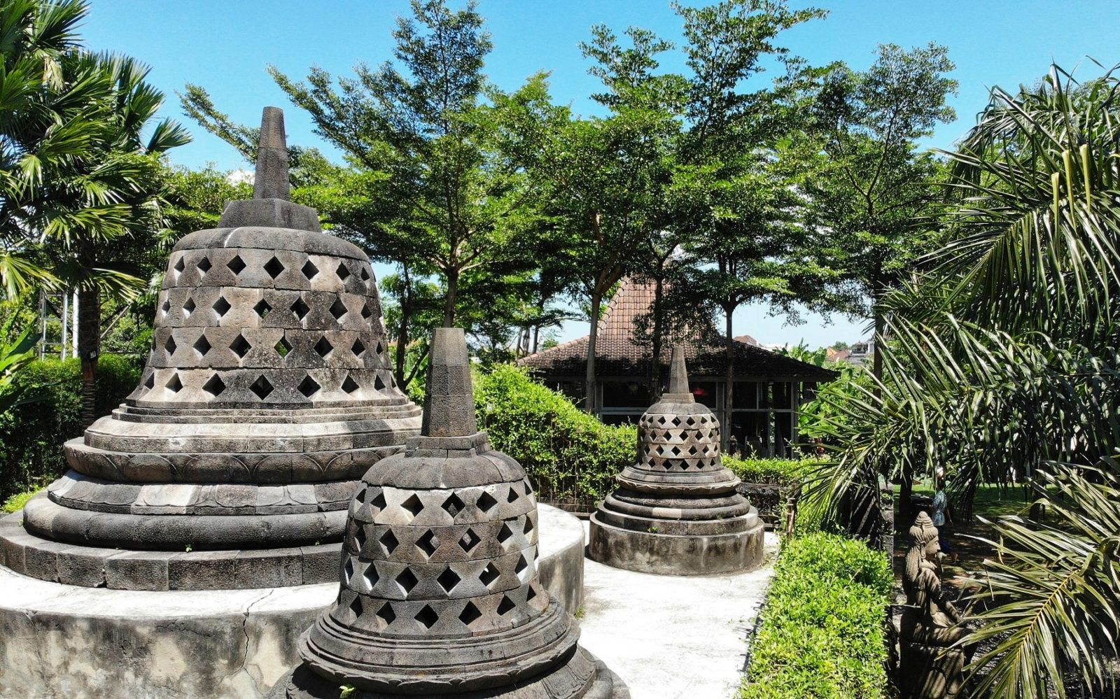 Replika Stupa Candi Borobudur
