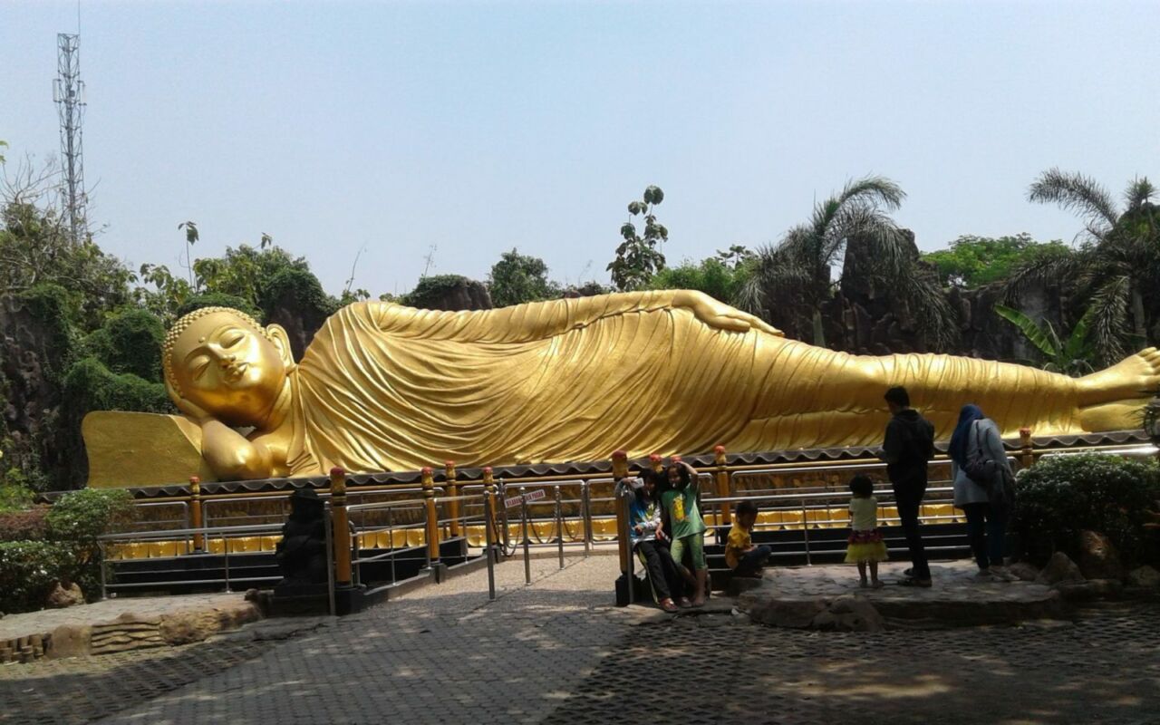 Makna Patung Budha Tidur Di Mojokerto
