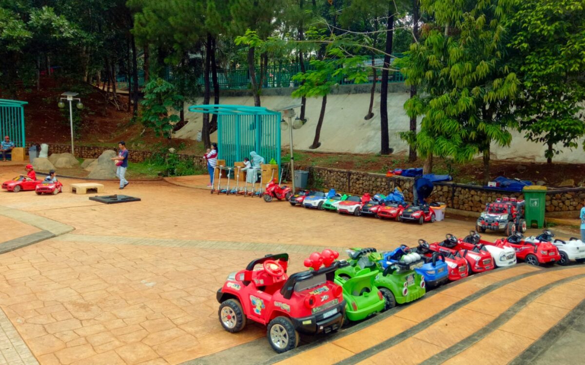 wahana mobil-mobilan anak di taman kota bsd
