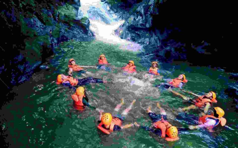 Aktivitas body rafting curug naga