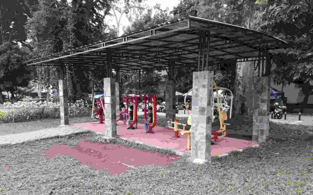 Peralatan fitness di Taman Heulang