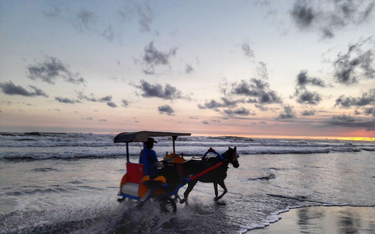 Sunset di Parangkusumo