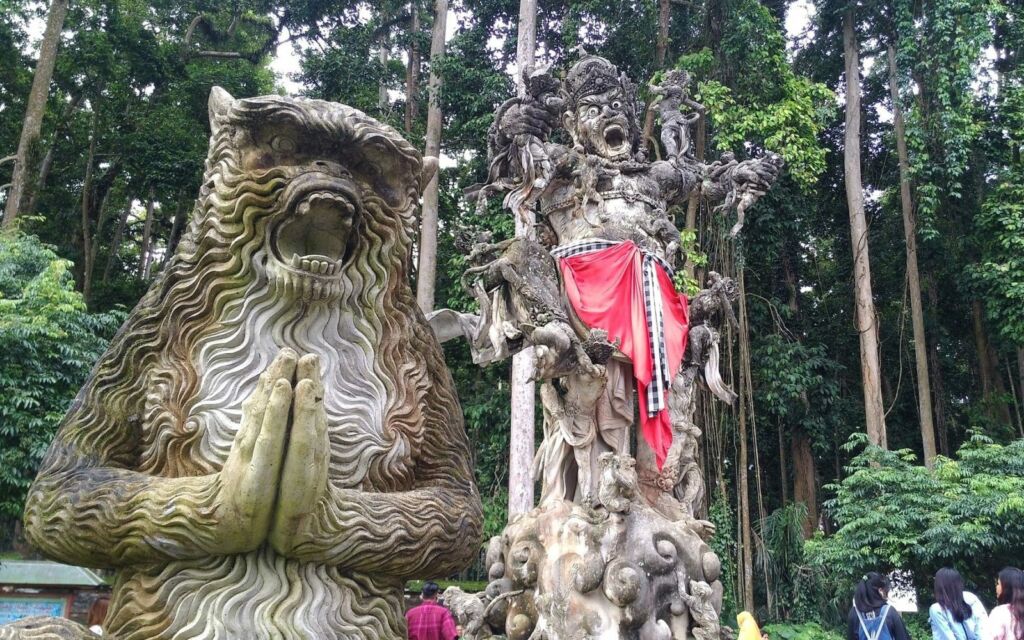Patung di Sangeh Monkey Forest
