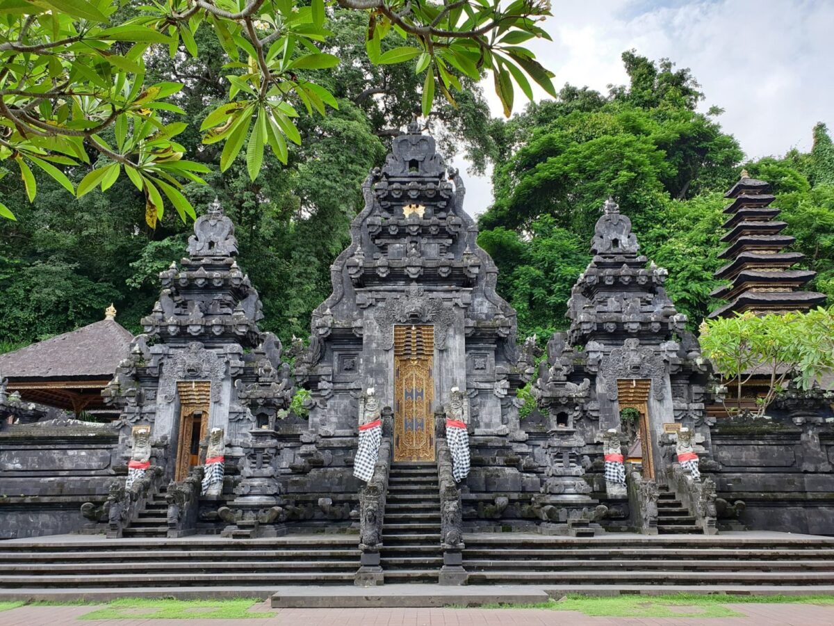 Pura Goa Lawah