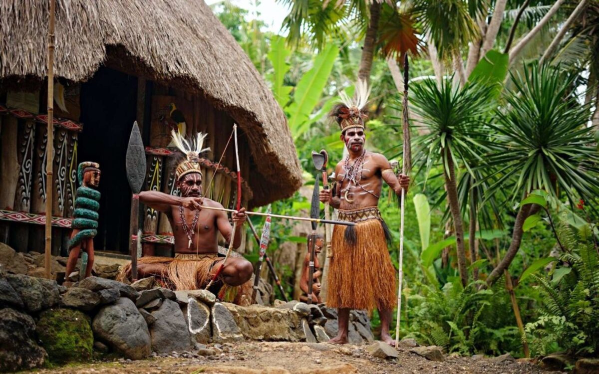 wahana berbagai suku di taman nusa