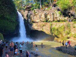 area tegenungan waterfall