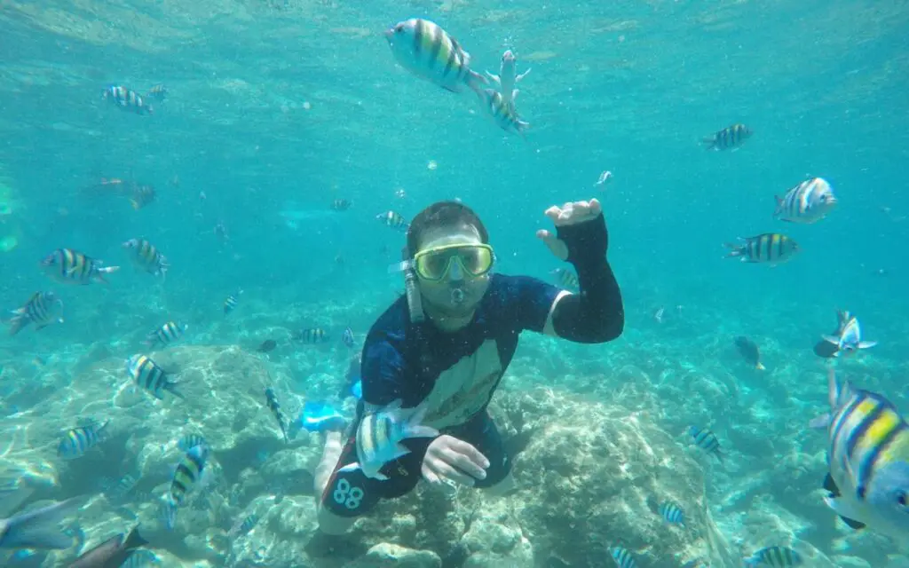 Pengunjung diving di Taman Laut Rubiah