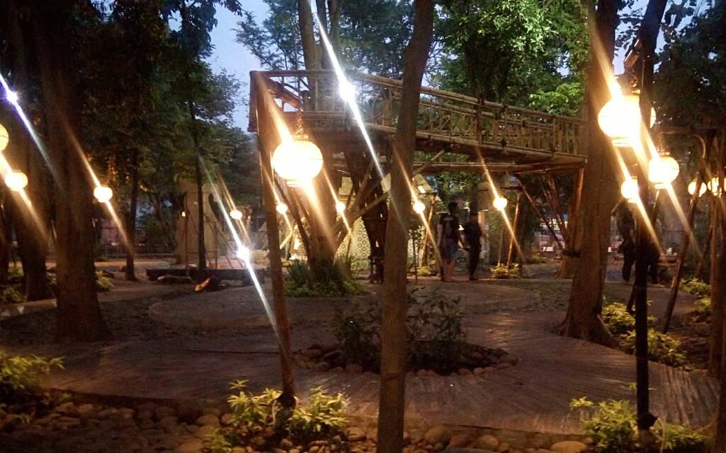 Bamboo Park at night