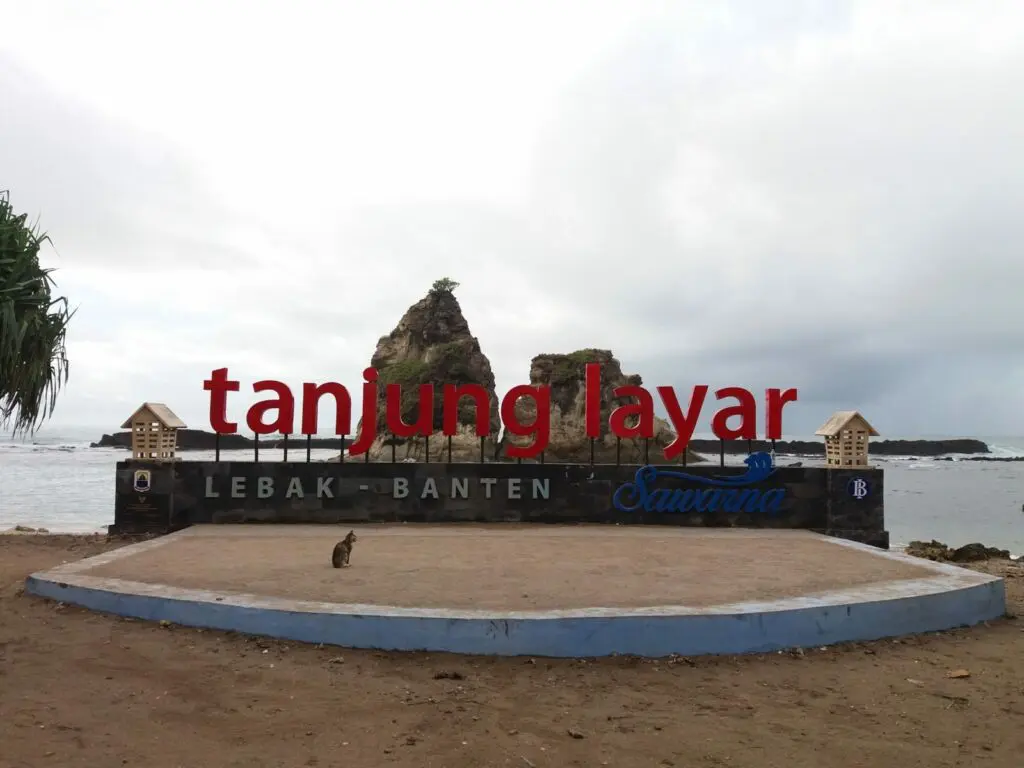 Pantai Tanjung Layar