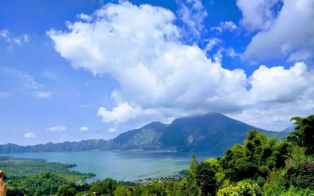 Indahnya Pemandangan Gunung dan Danau Batur dari View Point kintamani bangli