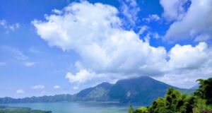 Indahnya Pemandangan Gunung dan Danau Batur dari View Point Kintamani Bangli