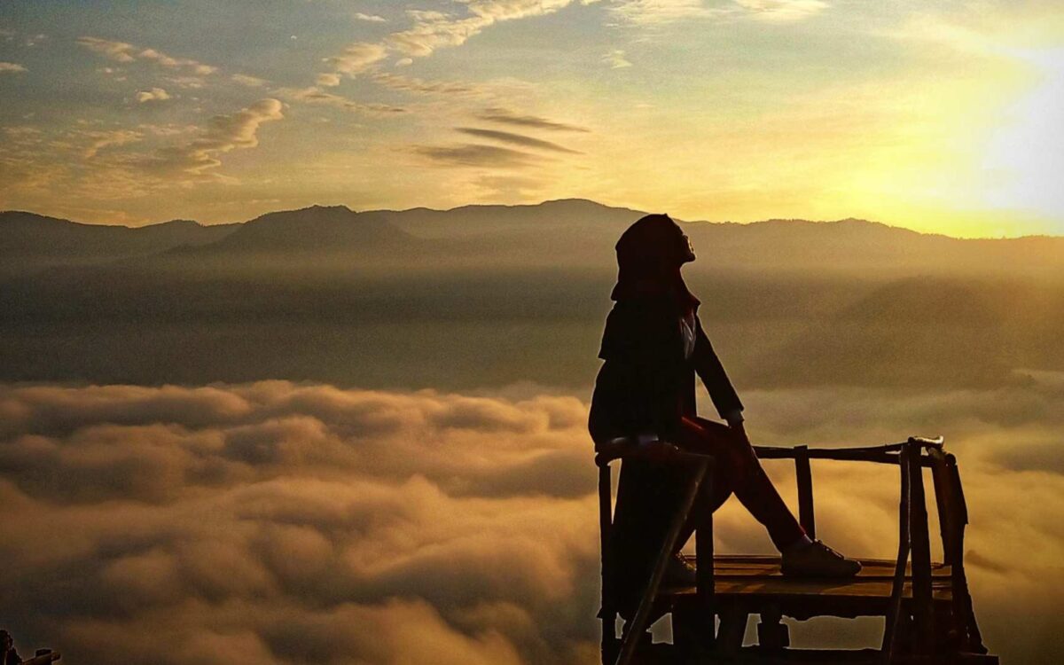 bentang alam negeri di atas awan