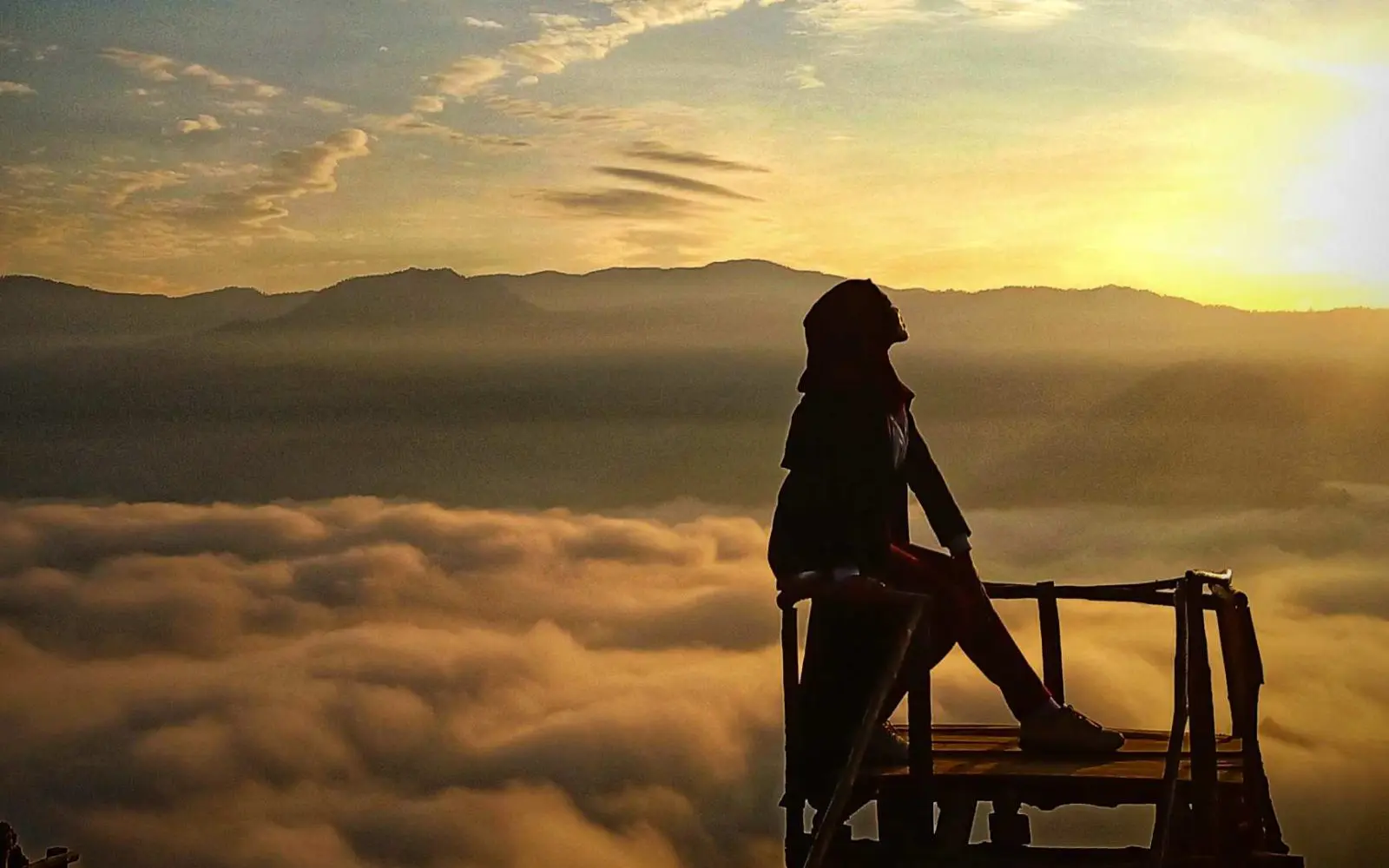 bentang alam negeri di atas awan