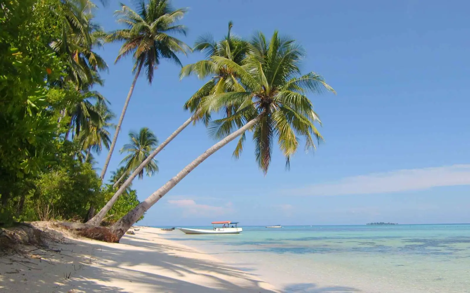 Pantai Pasir Putih Karimunjawa