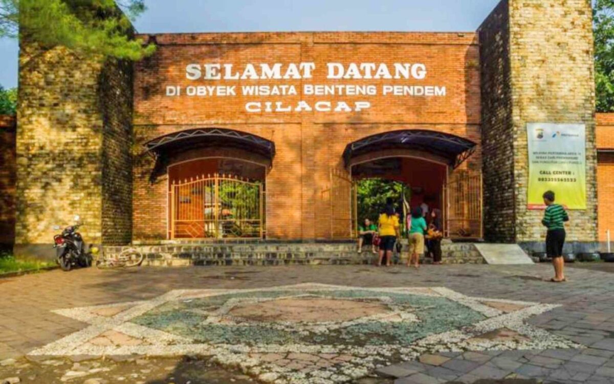 Pintu Gerbang Benteng Pendem