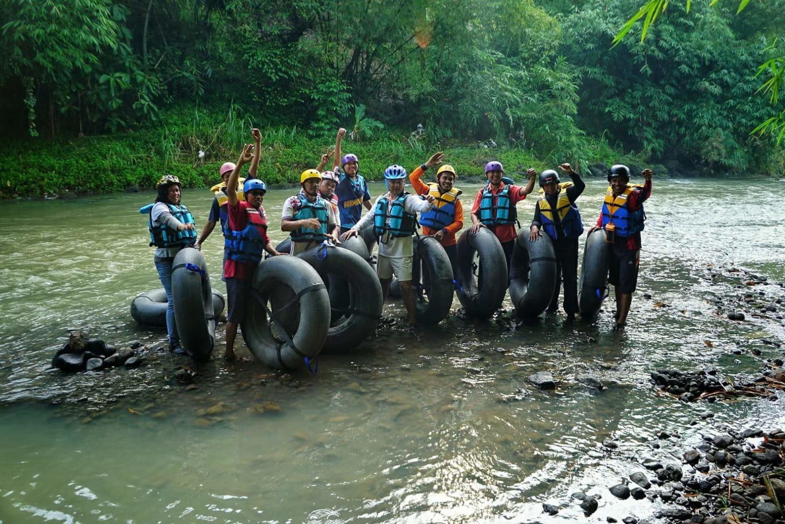 Tubing di Sungai Opak sekitar Lava Bantal