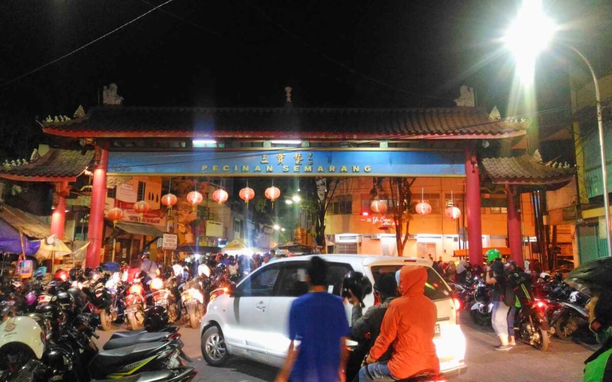 pintu masuk pecinan semarang