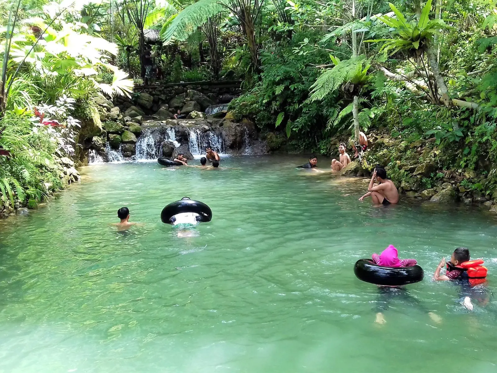 area kolam alami