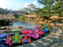 Suasana restoran Rumah Air Bogor