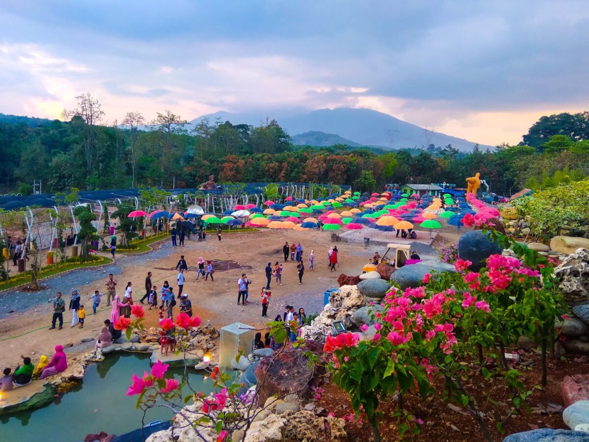suasana di watu gajah park semarang