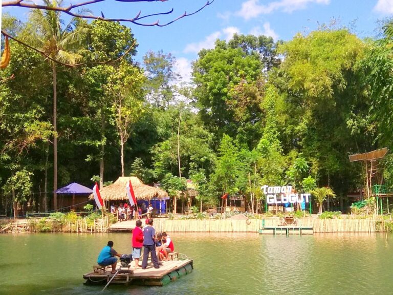 danau di taman glugut bantul