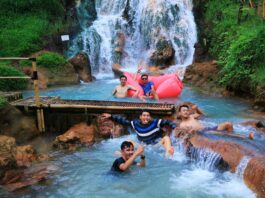 berenang di curug cipanas nagrak lembang