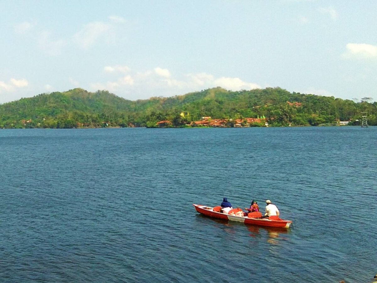 wisata selfie di waduk penjalin