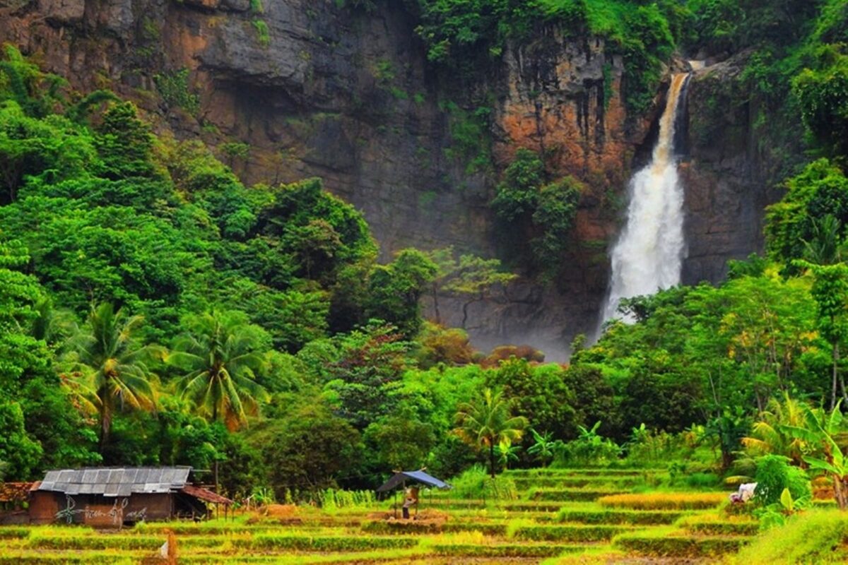 Panorama dari jauh