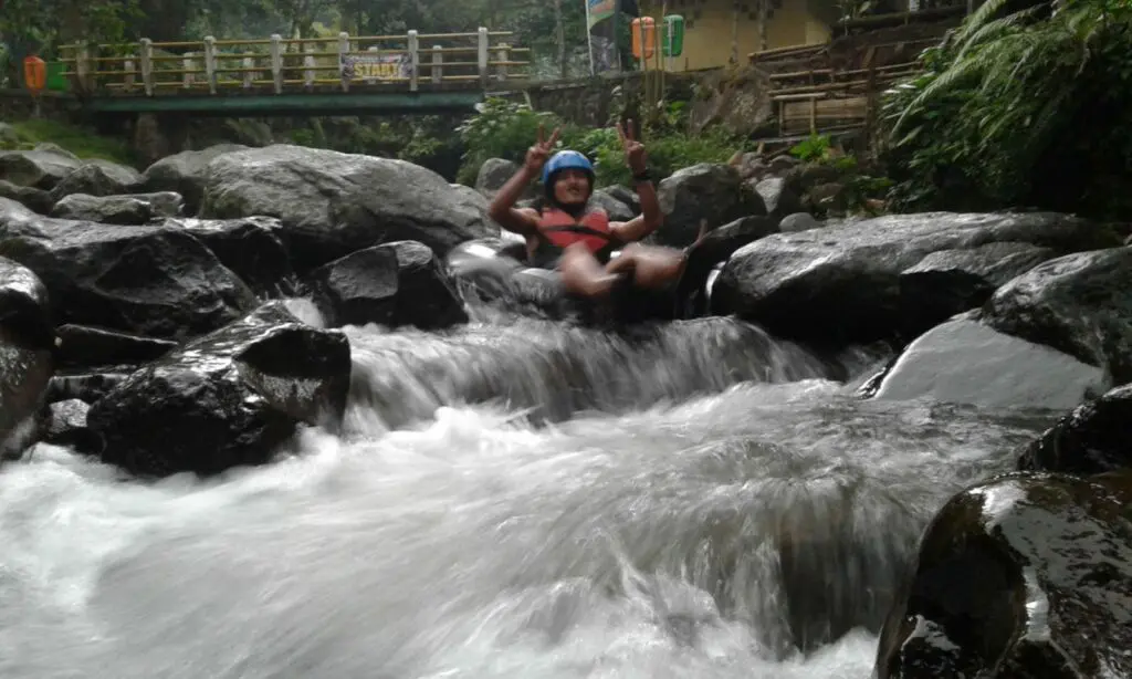 River tubing di Pondok Halimun
