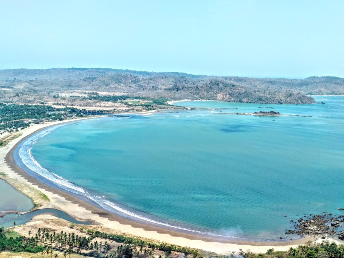 Pemandangan Laut dari puncak darma