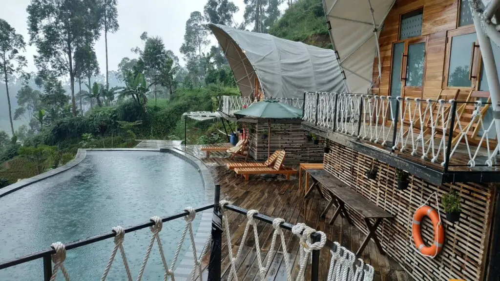 Glamping legok kondang Tempat wisata di Bandung yang menawarkan area berkemah mewah