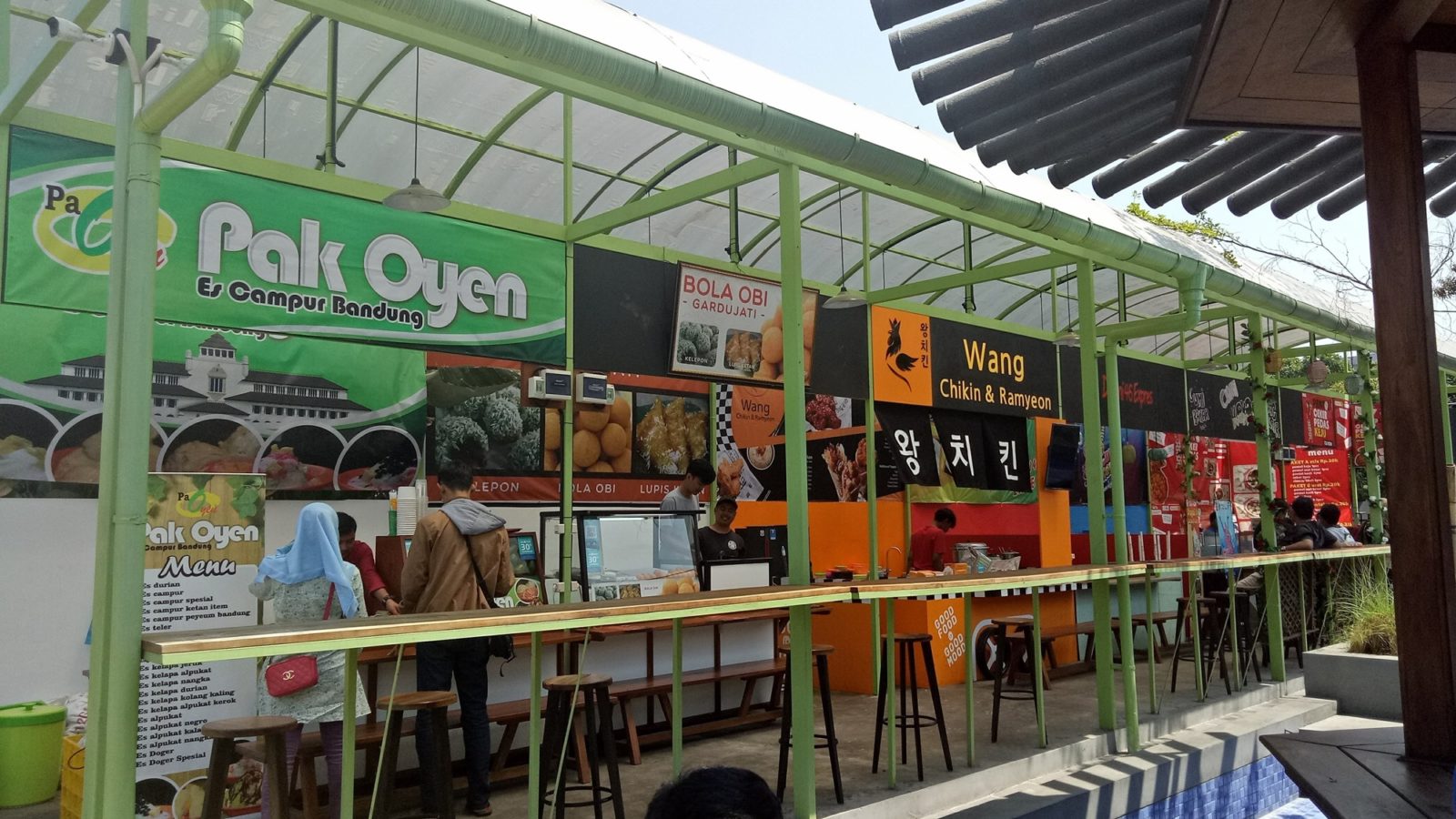 Food court di kampung korea bandung