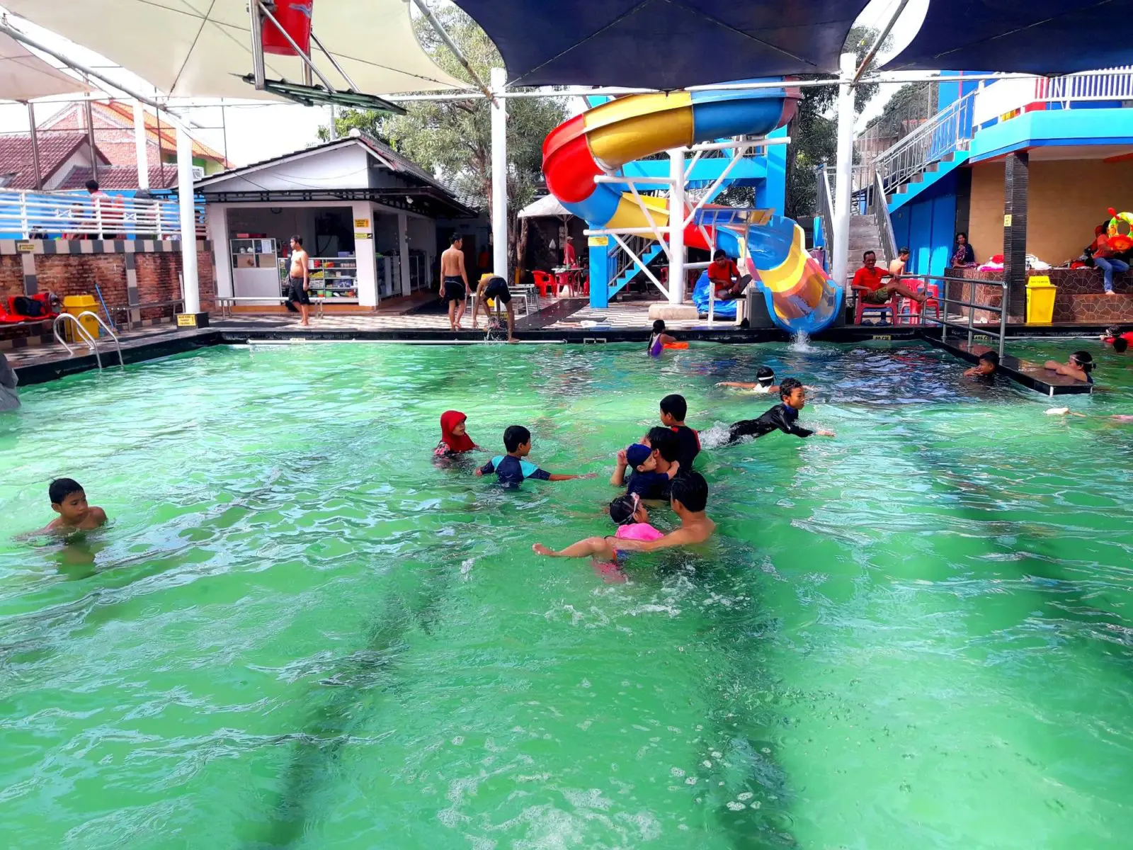 kolam renang paragon semi indoor