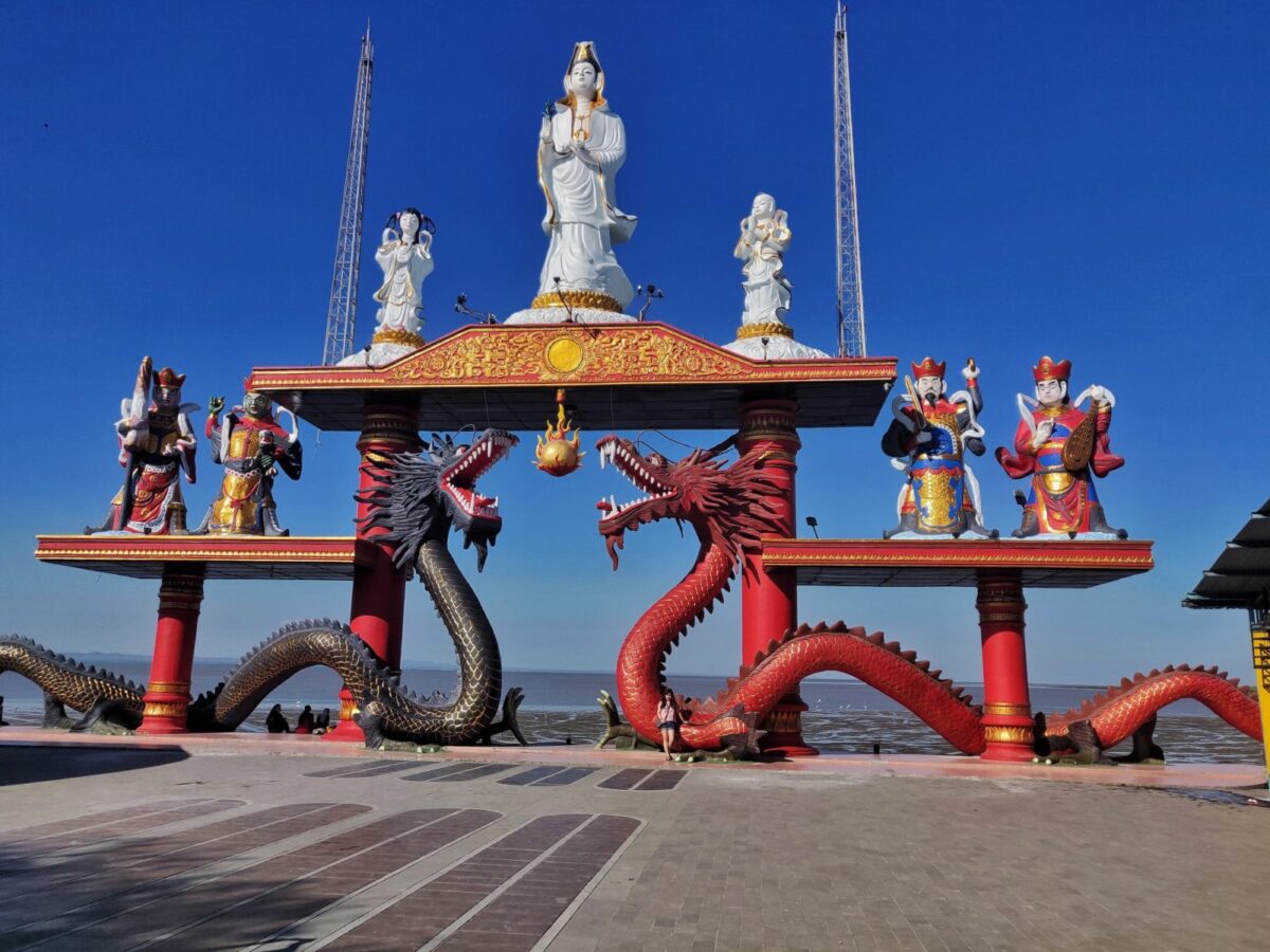 Patung Dewi Kwan In