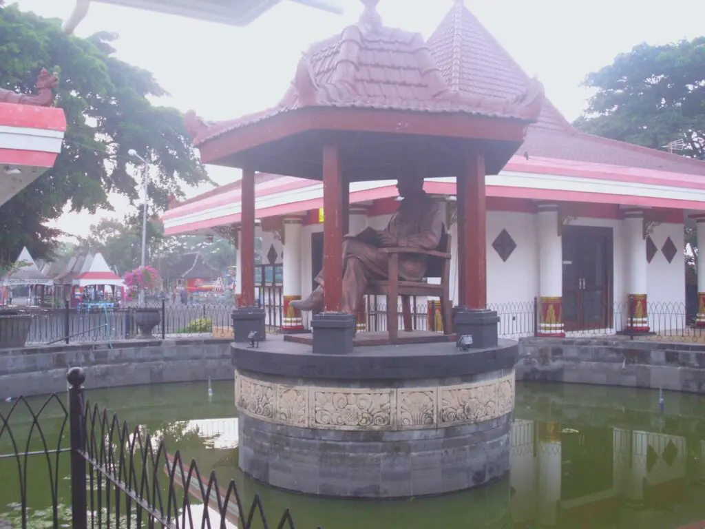 Patung di Museum Makam Soekarno