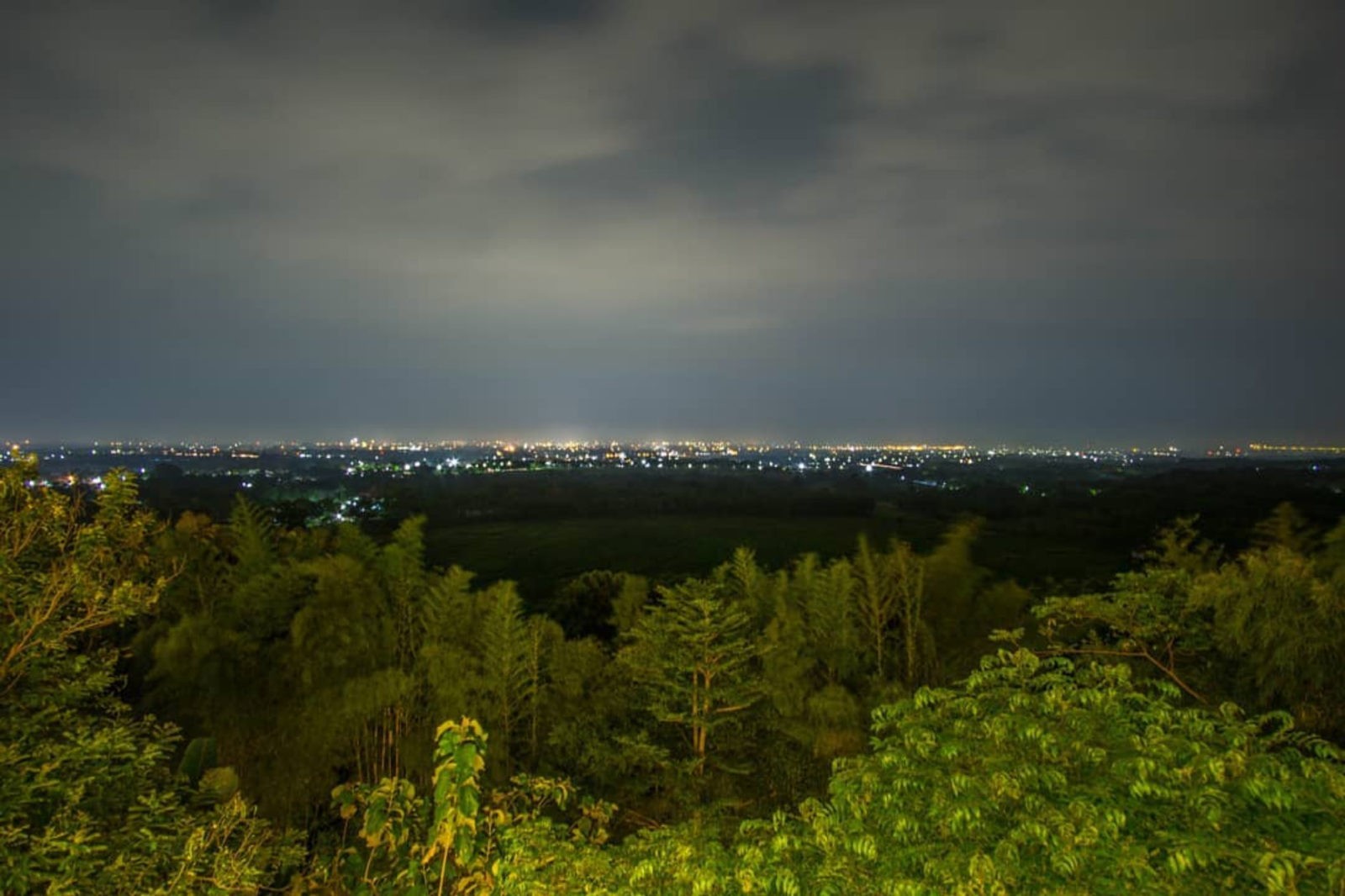 Pemandangan citylights dari bukit gronggong