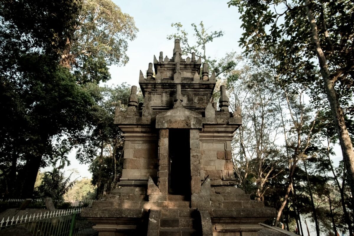 Candi Cangkuang tampak depan