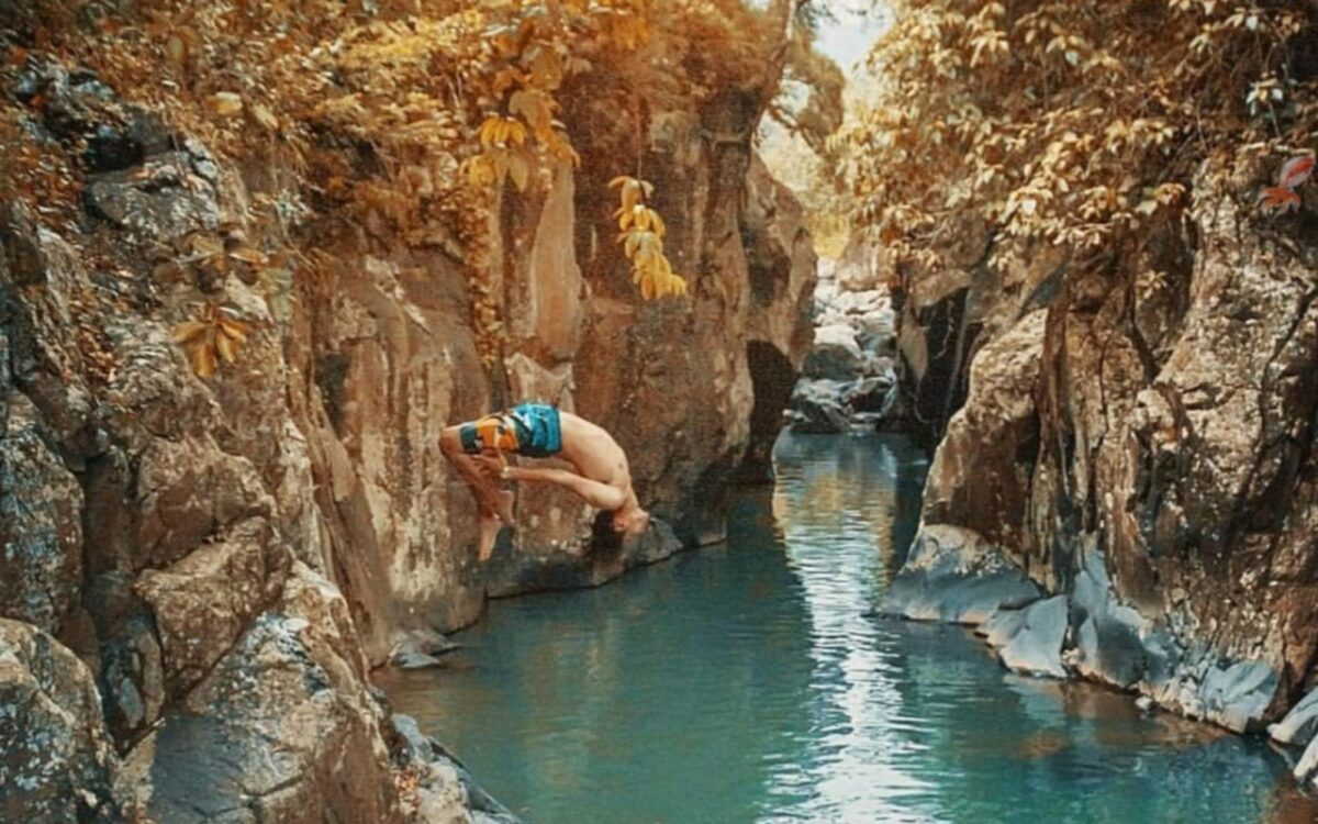 berenang di leuwi jurig garut