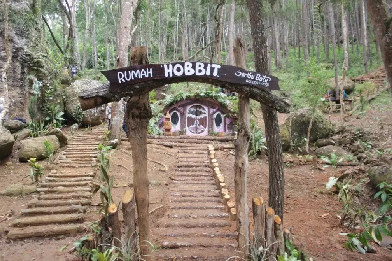 Gerbang menuju Rumah Hobbit