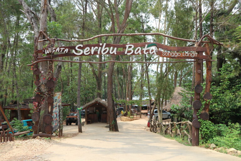 Wisata Seribu Batu Songgo Langit