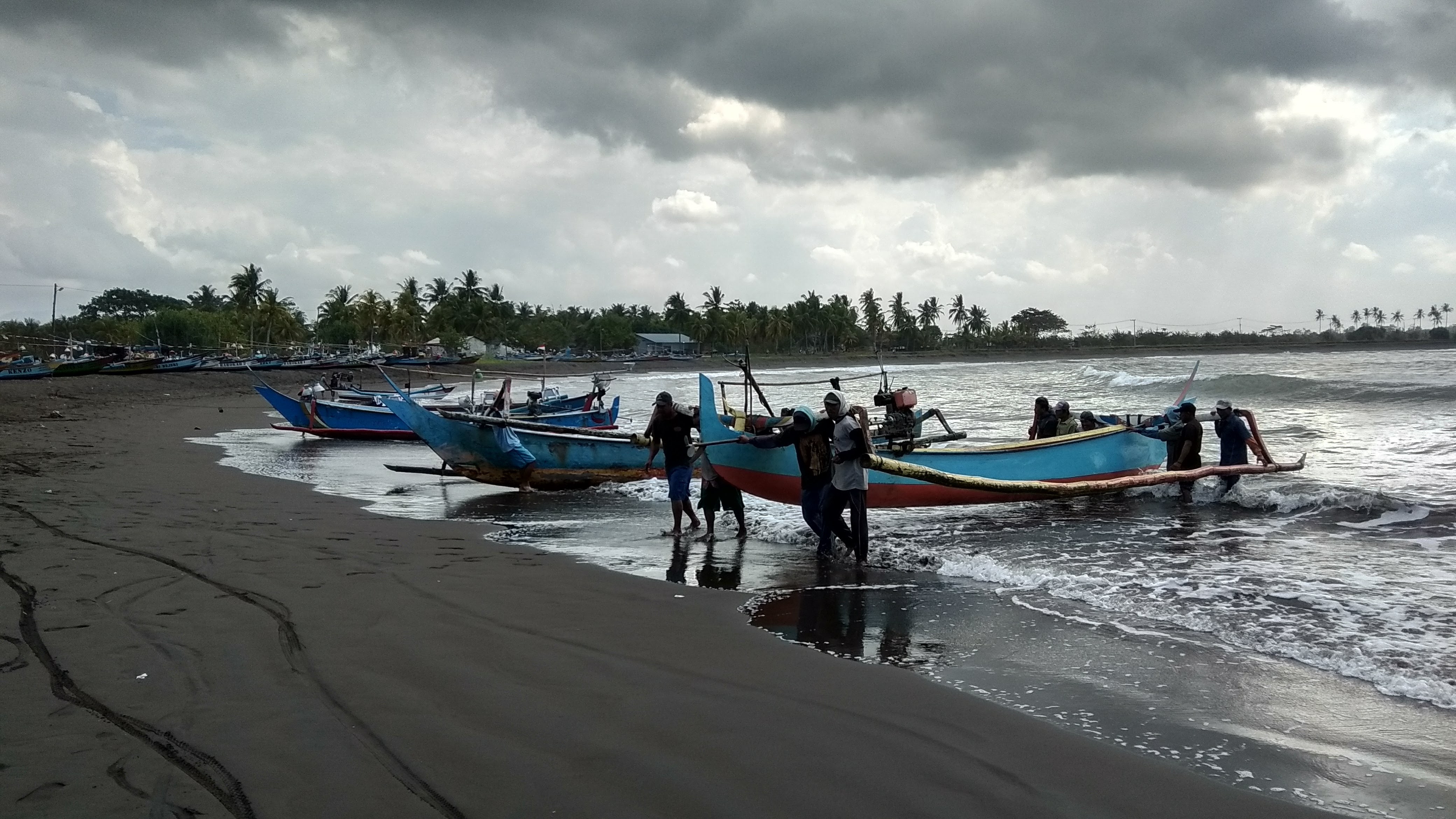 Aktivitas Para Nelayan di sekitar pantai