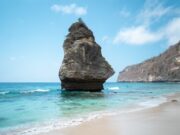 Batu Jineng menjadi spot ciri khas Pantai Suwehan Klungkung Bali - Jay Wahyudi