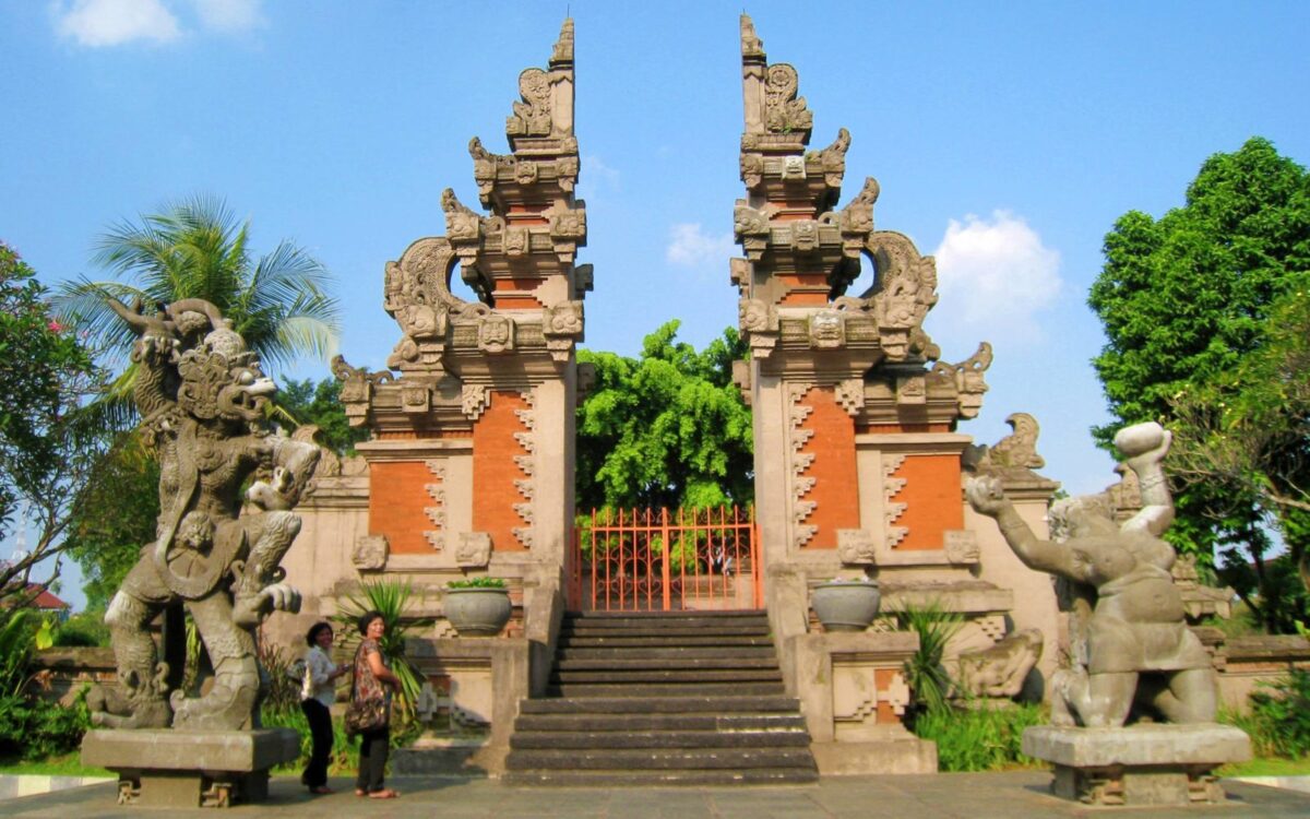 candi bentar gapura museum bali