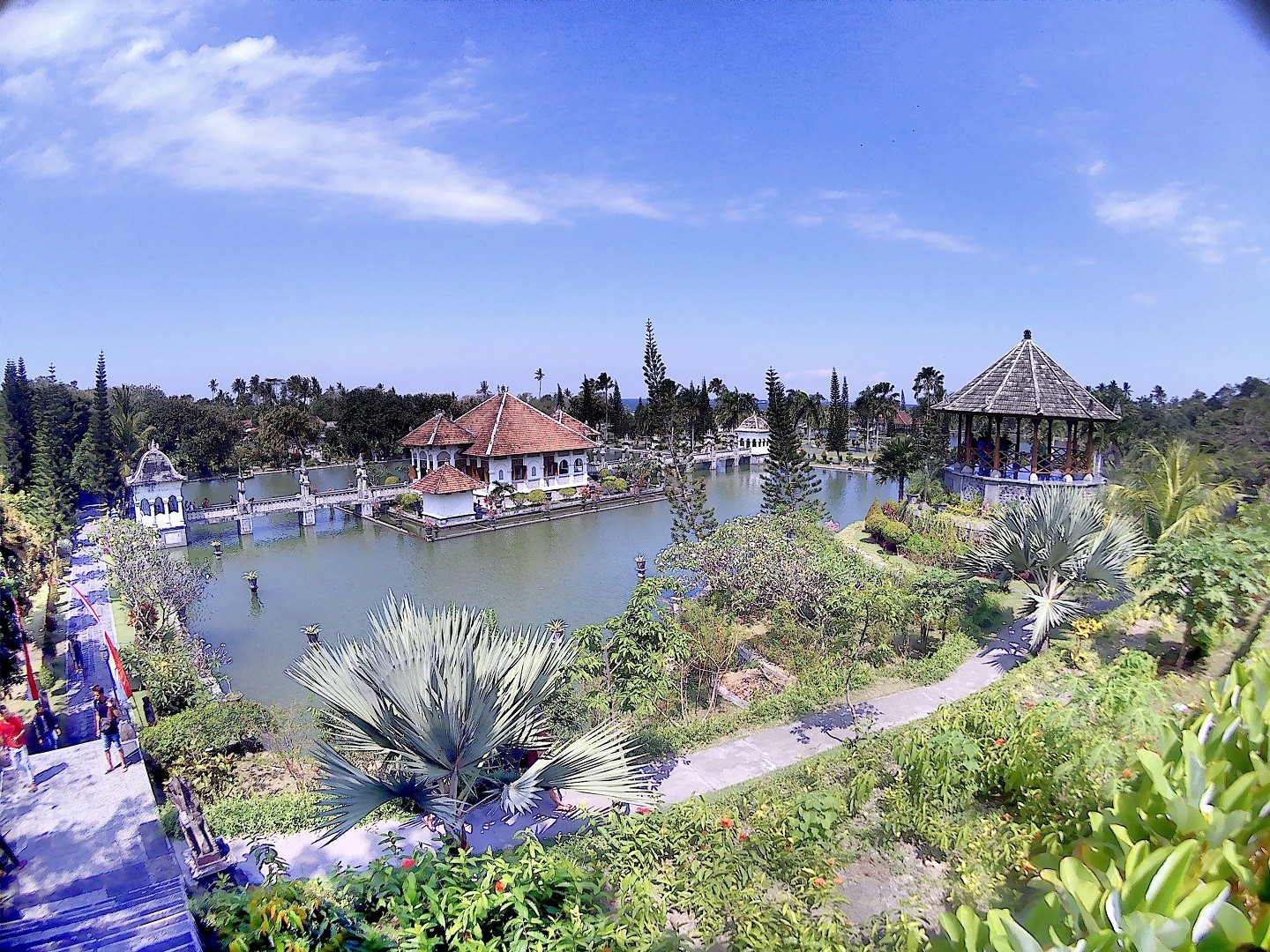 Istana Air yang terlihat mengambang di atas perairan Taman Ujung Karangasem Bali - agung yogaswara