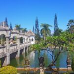 Jembatan beton penghubung menuju area utama istana air Taman Ujung Karangasem Bali